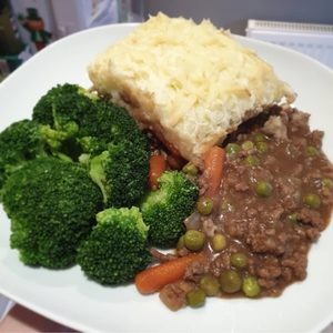 mince beef, veg and mash